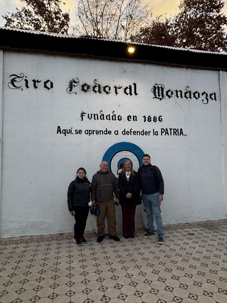 Hebe Casado se sometió a la prueba de idoneidad en el uso de armas de fuego Hebe Casado se sometió a la prueba de idoneidad en el uso de armas de fuego