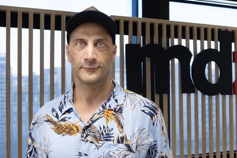 Luciano Cáceres dio sus primeros pasos en las artes dramáticas de niño, al ver a su padre actuar en su propio teatro. Luciano Cáceres dio sus primeros pasos en las artes dramáticas de niño, al ver a su padre actuar en su propio teatro.