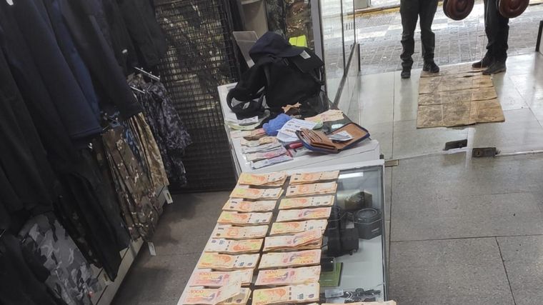La mochila sustraída contenía documentación personal y un millón de pesos.