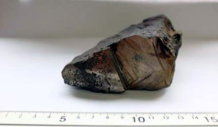 El material, exhibido en Madrid, ahora será retirado, pues no es extraterrestre. Foto: Museo Nacional de Ciencias Naturales (MNCN).