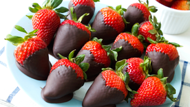 El postre más fácil: chocolate con frutillas en minutos El postre más fácil: chocolate con frutillas en minutos