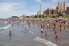 La playa, el plan favorito de los que visitan Mar del Plata Foto: EMTURyC
