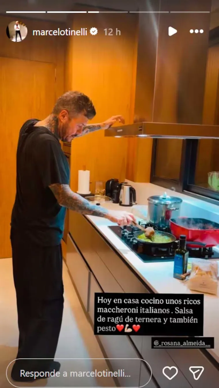 El conductor cocinándole a su nueva novia. El conductor cocinándole a su nueva novia.