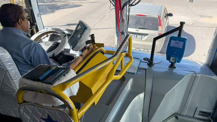 Las billeteras virtuales ganan espacio como alternativa de pago en colectivos.