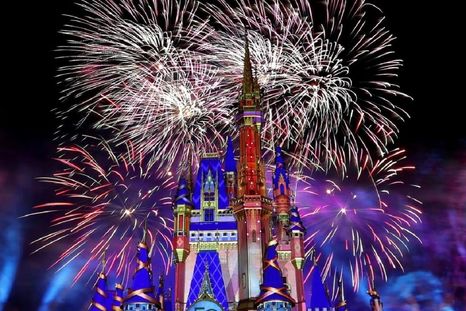 Un show de fuegos artificiales sorprendió a todos los asistentes. Foto: Agencias