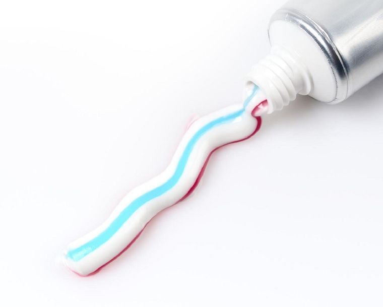 La pasta de dientes es una aliada par la limpieza. Foto: ARCHIVO