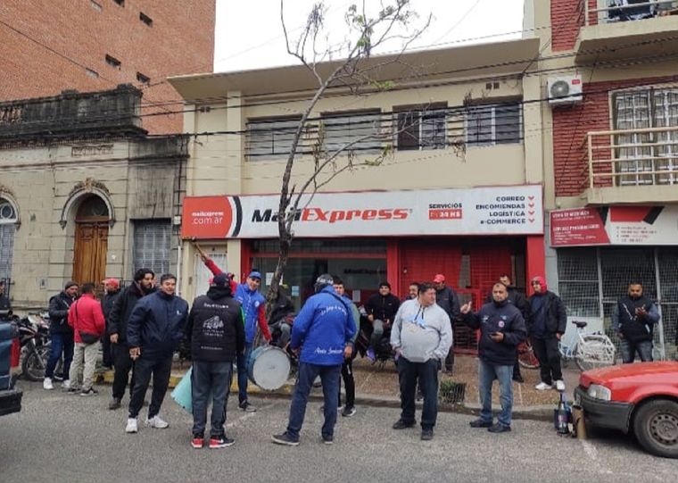 La política de bloquear empresas e impedir su actividad ha generado la organización de un creciente movimiento antibloqueo en numerosas localidades.