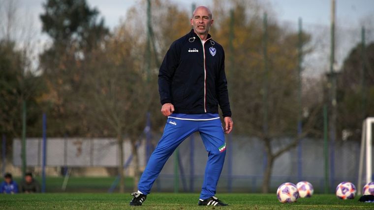 Sebastián Méndez suma refuerzos. Foto: Twitter @Velez