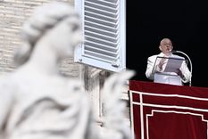 El Papa Francisco desde la ventana de su oficina con vistas a la Plaza de San Pedro, Ciudad del Vaticano. Foto: EFE/RICCARDO ANTIMIANI El Papa Francisco desde la ventana de su oficina con vistas a la Plaza de San Pedro, Ciudad del Vaticano. Foto: EFE/RICCARDO ANTIMIANI