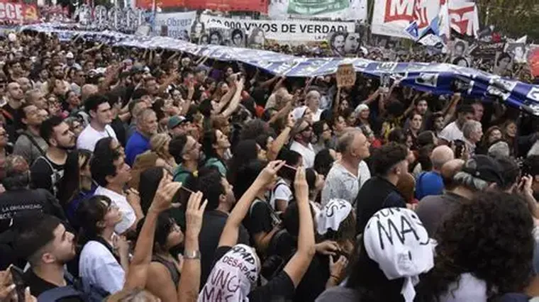 Aislar el 24 de marzo como causa de todos nuestros males impide un análisis sereno de los acontecimientos históricos Aislar el 24 de marzo como causa de todos nuestros males impide un análisis sereno de los acontecimientos históricos