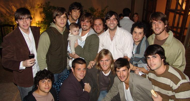 El pequeño Tiago y sus tíos en la reapertura de Armagnac. Foto: MDZ