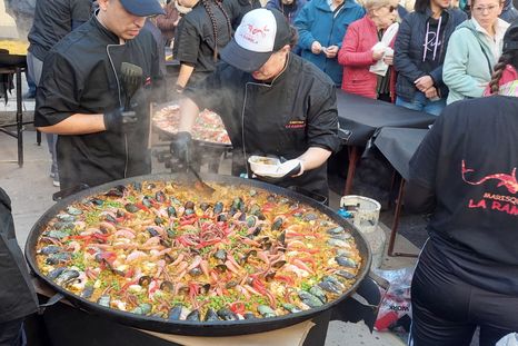 paella del patrono santiago: una tradicion mendocina que une fe, gastronomia y comunidad paella del patrono santiago: una tradicion mendocina que une fe, gastronomia y comunidad