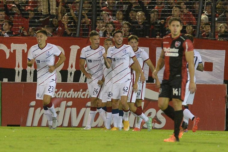 San Lorenzo sorprendió a Newells y le ganó en Rosario. Foto: Télam