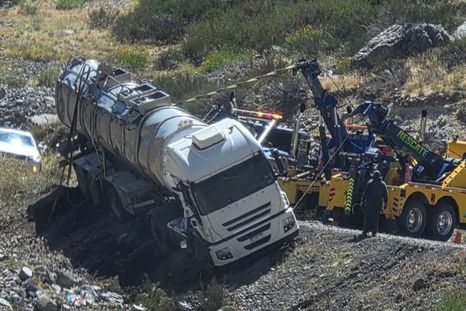El camión que volcó en Chile.