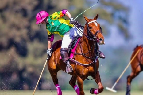 MIlagros Sánchez asegura entre risas que aprendió a caminar y a montar a la vez.