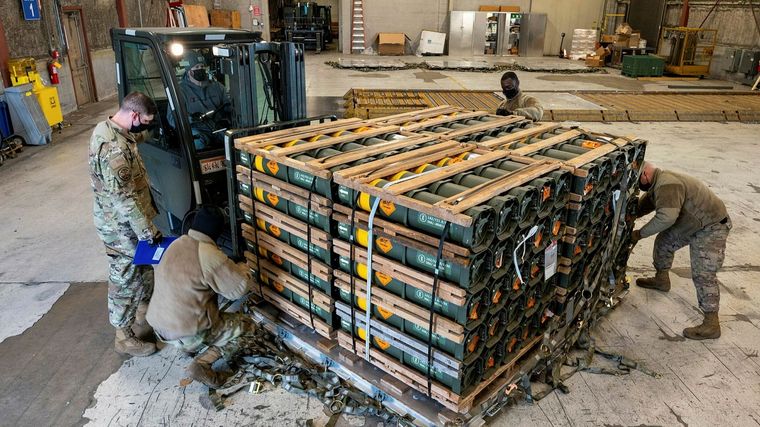 Los envíos de armas de USA a Ucrania no se detienen. Foto: FinancialTimes.