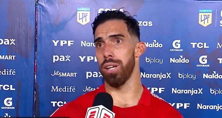 El delantero y su reclamo ante River. Foto: Captura