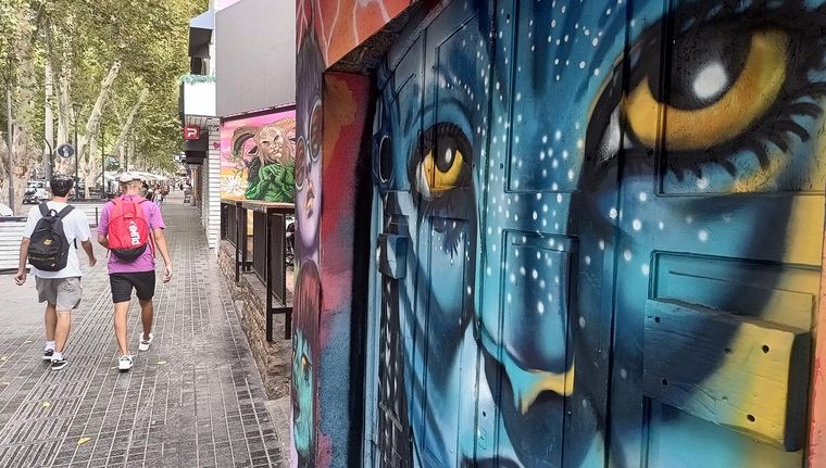 Un hombre conoció a dos mujeres en la Arístides, pero eran viudas negras y le robaron en su departamento Foto: Walter Moreno/Mdz con Moto G 24