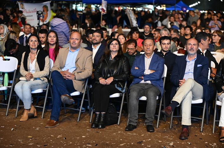 Mariana Juri, Celso Jaque y Rodolfo Vargas Arizu, durante la primera noche del festival. Mariana Juri, Celso Jaque y Rodolfo Vargas Arizu, durante la primera noche del festival.