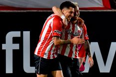 Enzo Pérez y la Gata Fernández, en el partido homenaje del blondo (foto: @EdelpOficial).