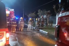 Así trabajaron bomberos para detener el fuego Foto: Paz Morel Quirno