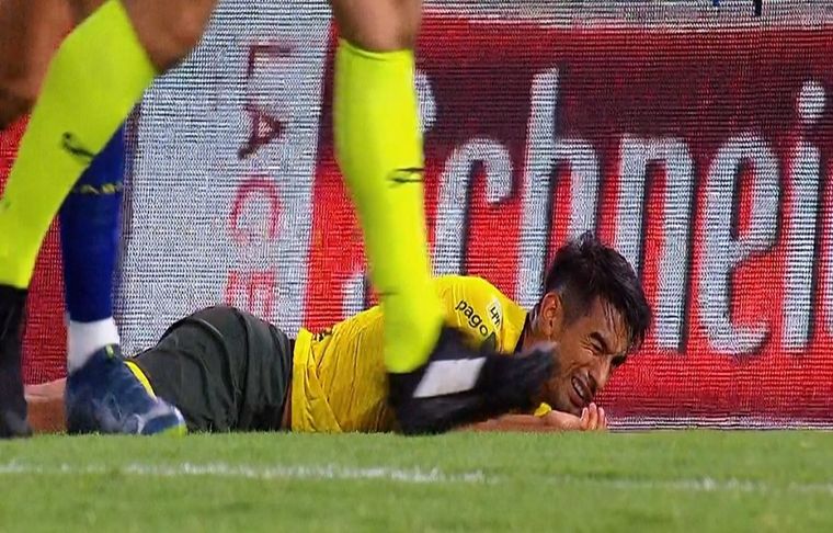 El guiño de Soto tras su caída en el area de Boca Foto: Archivo