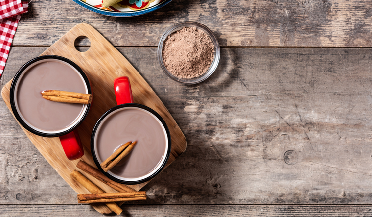 Esta receta es tradicional en celebraciones como el D&iacute;a de los Muertos y las posadas navide&ntilde;as, donde el atole acompa&ntilde;a a los tamales como s&iacute;mbolo de uni&oacute;n y calidez familiar.