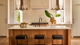 El objetivo de las preguntas que tenés que responder si pensás remodelar tu cocina es lograr un proceso de diseño más sencillo y que el resultado sea un espacio que se adapte a tu estilo de vida. Foto: Michael Blevins. Diseño de JLayton Interiors