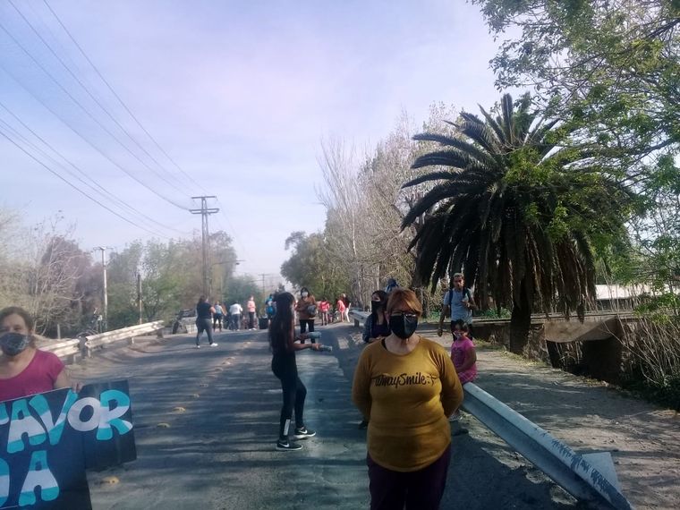 Ansiosos Los vecinos dicen que ya no pueden aguantar más sin el servicio.