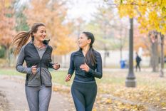 De acuerdo con los profesores de Educación Física, no hace falta entrenar dos horas todos los días, pero sí estar activos de forma consciente.