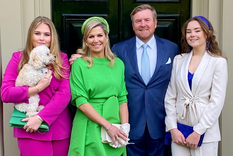 catalina amalia de orange jugando al basquet con prendas fashion llama la atencion