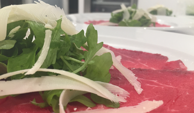 Receta de carpaccio con rúcula: delicia fresca y sabrosa Foto: Cateing Iria Castro