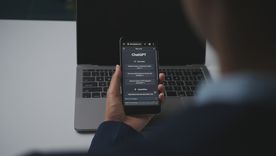 ChatGPT entregó una dirección y un teléfono antiguos tras rastrear una solicitud oficial realizada hace diez años en internet. ChatGPT entregó una dirección y un teléfono antiguos tras rastrear una solicitud oficial realizada hace diez años en internet.
