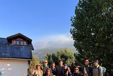 El grupo de jóvenes que se unió para ayudar en los incendios Foto: Emanuel Carrasco El grupo de jóvenes que se unió para ayudar en los incendios Foto: Emanuel Carrasco