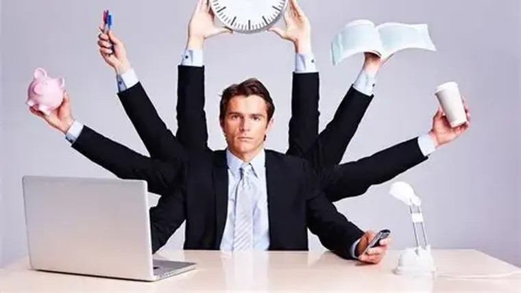 Hoy trabajo mucho, apasionado como soy. Trabajo mucho con más intención, menos compulsión.