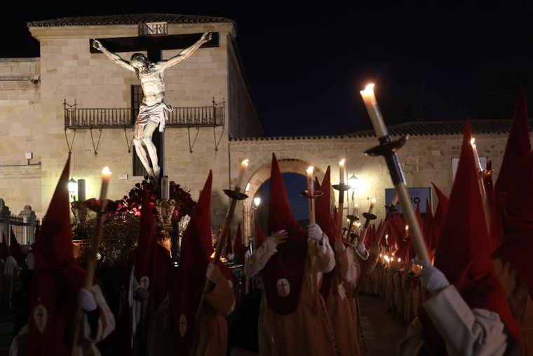 La Semana Santa en España es la más grandes de las festividades en todo el país. La Semana Santa en España es la más grandes de las festividades en todo el país.