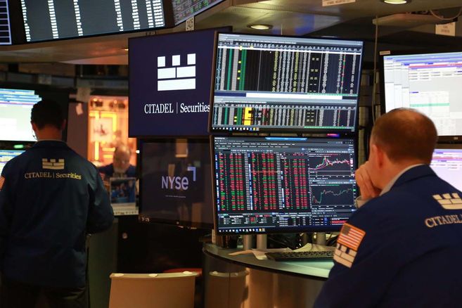 Los activos suben y el riesgo país baja tras la aprobación de la reforma laboral Los activos suben y el riesgo país baja tras la aprobación de la reforma laboral