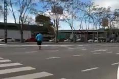 La Policía cercó el lugar en el que se dio la amenaza de bomba.