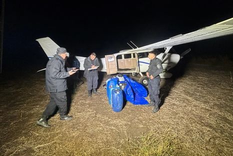 Abandonaron una avioneta en Santa Fe y huyeron, pero fueron detenidos con dólares y objetos clave Abandonaron una avioneta en Santa Fe y huyeron, pero fueron detenidos con dólares y objetos clave