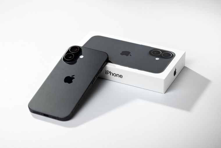 iPhone 16e: Pantalla desactualizada de 60 Hz y batería recortada a un precio excesivamente elevado. iPhone 16e: Pantalla desactualizada de 60 Hz y batería recortada a un precio excesivamente elevado.