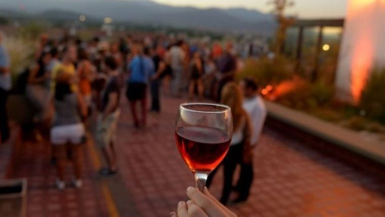 Noche de las vinerías: un evento para provechar.