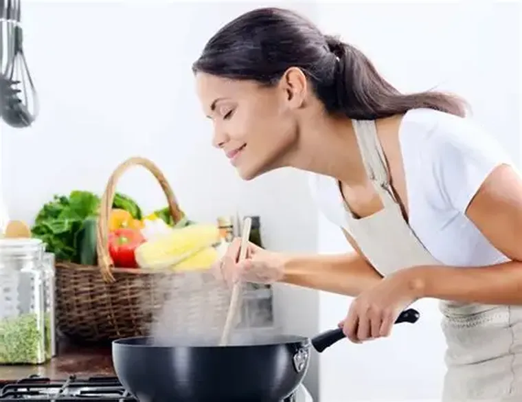 Durante décadas, la soledad femenina fue asociada al fracaso: no haber sostenido una pareja, no haber sido elegida.