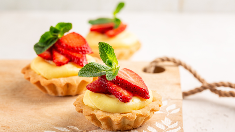 Receta de tarteletas de crema pastelera y frutillas Receta de tarteletas de crema pastelera y frutillas