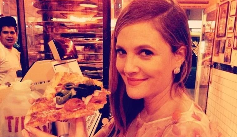 Inédito Drew Barrymore compartió una combinación de la pizza que generó mucha reacción.