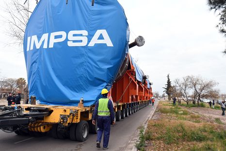 El reactor de IMPSA quedó detenido en el Acceso Sur. El reactor de IMPSA quedó detenido en el Acceso Sur.
