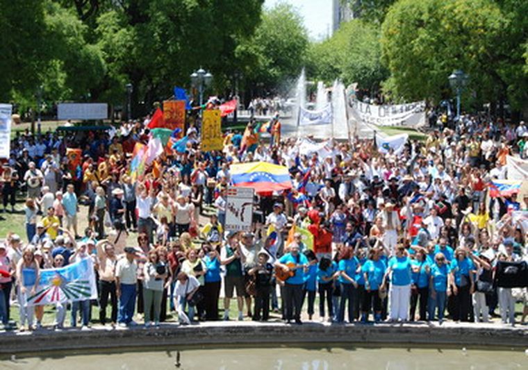 La cantata terminó en la Plaza Independencia