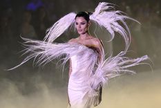 La colección del diseñador francés Stephane Rolland durante su desfile en el Bridal Night, dentro de la feria de moda nupcial Barcelona Bridal Fashion Week que arrancó el miércoles 22 de abril. EFE/ Andreu Dalmau