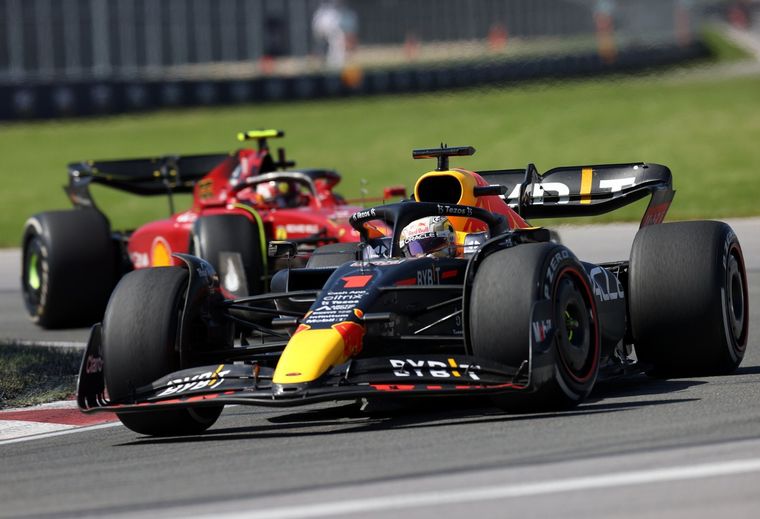 Verstappen aguantó la presión de Sainz y ganó en Canadá.