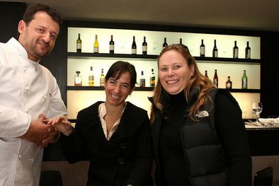 MDZol | El reconocido chef Christophe junto a Mariela Giovanelli y Maxime Cavey, de Bodegas Salentein. Foto: Nacho Gaffuri / MDZ