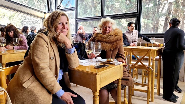 Mansa foto: Caro Poccard y Elsa, la mamá de Mike Amigorena. Mansa foto: Caro Poccard y Elsa, la mamá de Mike Amigorena.